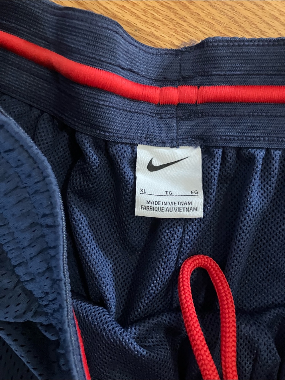 Nike Mens Navy Blue Mesh Athletic Shorts with Red Swoosh Sz XL EUC - Picture 3 of 5